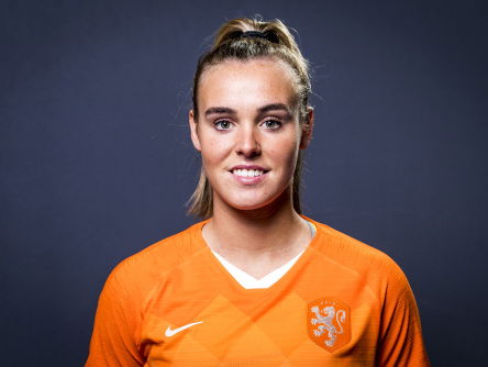 Jill Roord en Merel van Dongen, tussen bank en basis in Oranje