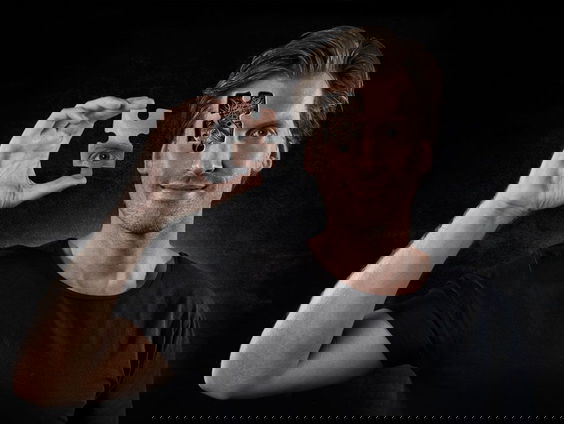 Illusionist Niels Houtepen legt uit hoe beïnvloeding werkt