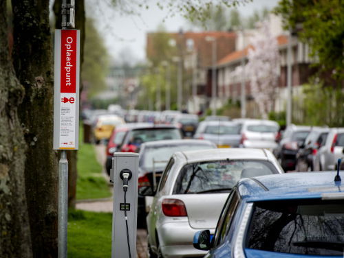 Vrees voor afschaffing subsidie elektrische auto: 'Maakt elektrisch rijden ontoegankelijk'