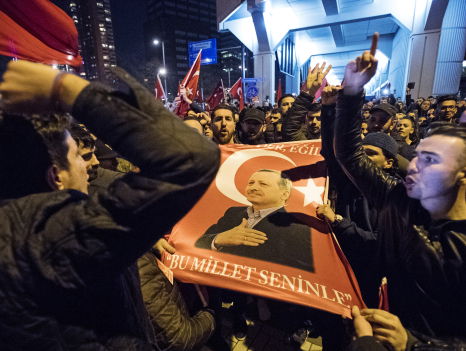 Het Turkse referendum splijt de Turkse gemeenschap