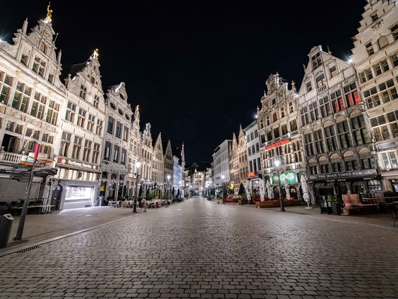 Lege straten in Antwerpen, gisteren ging de avondklok in