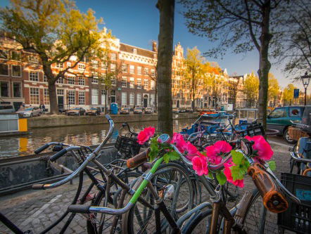 Locoburgemeester Amsterdam over het reguleren van AirBnB en Uber