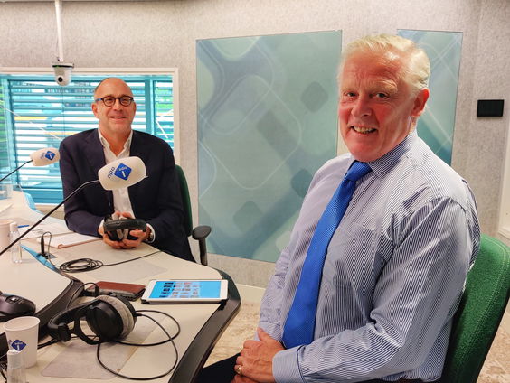 Paul Mosterd en Martijn Akkerman over juwelenwissel