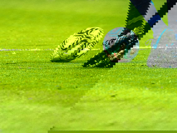 Stand.nl: Homofoob gedrag op en rond het voetbalveld moet direct worden afgestraft