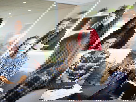 Boomer bestuurder moet plaatsmaken voor jongere