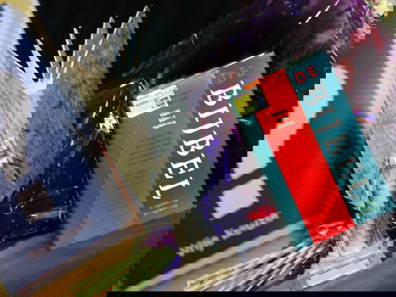 Nieuwe bijbelvertaling krijgt modern jasje