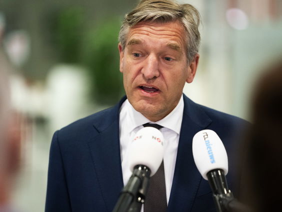 Burgemeesters Buma en Roemer over vuurwerkverbod: ‘We kunnen niet meer terug naar vorig jaar’