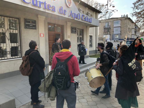 Migreren uit Moldavië of blijven en protesteren?