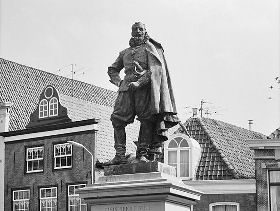 Alle standbeelden van de foute helden moeten worden weggehaald