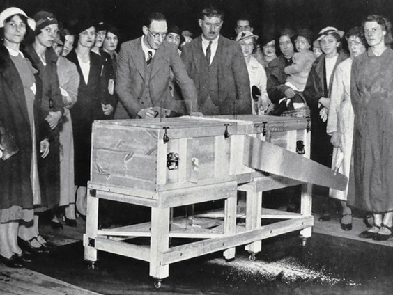 Een eeuw na de eerste doorzaagact ooit!