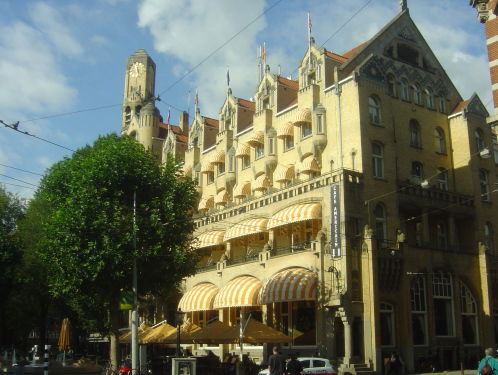 De huisfotograaf van Bar Americain die meer dan 450 portretten van Top-artiesten schoot doet zijn verhaal!