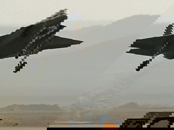 Israël valt Syrische en Iraanse doelen aan, 'drie militairen gedood'