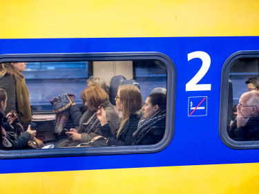 NS wil goedkoper treinkaartje buiten spits