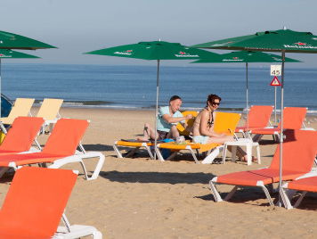 De Weddenschap - Sanne Keizer wedt over schone stranden