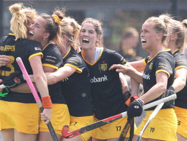 Hockeysters Den Bosch terug in de race