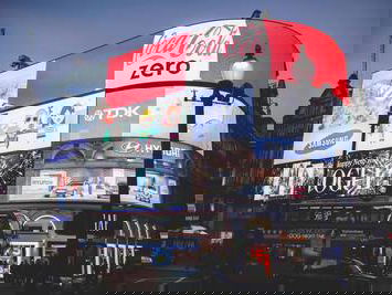 Reclames die ongezond voor ons of slecht voor het milieu zijn, moeten worden verboden.