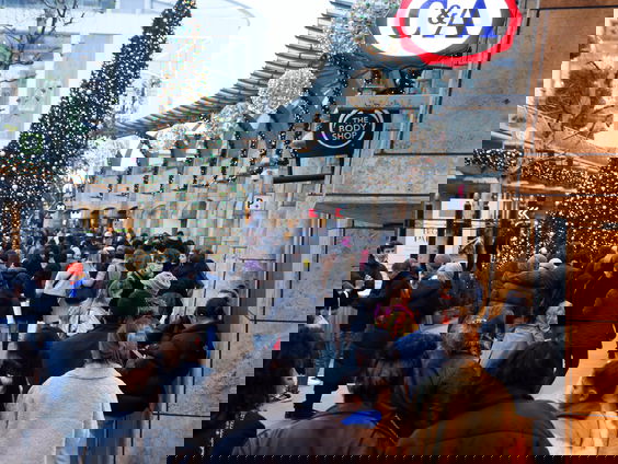 Pieter van Egmond van Rotterdam Ondernemersbelang reageert op het besluit om de Rotterdamse winkels te sluiten