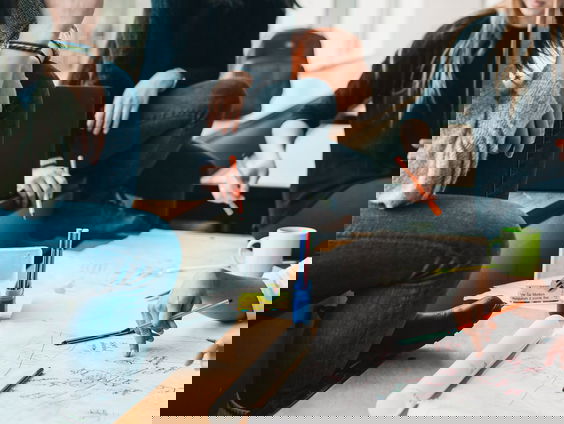 Armoedefonds deelt 13.000 schoolspullenpassen uit aan kinderen in armoede