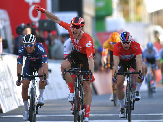 Vader Nieuwenhuis volgt z'n zoon in de Tour de France
