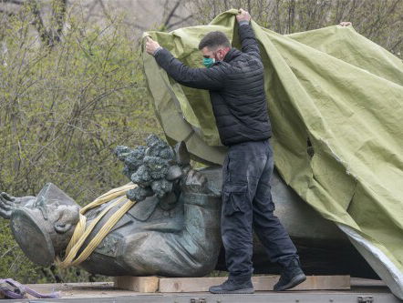 De Rus, zijn koffertje en de burgemeester van Praag