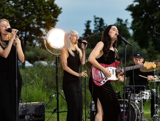 Eefje de Visser ontvangt Buma Award voor Beste Album Alternatief