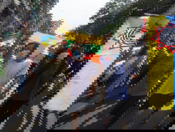 Journalist in Myanmar: onderduiken of uitwijken