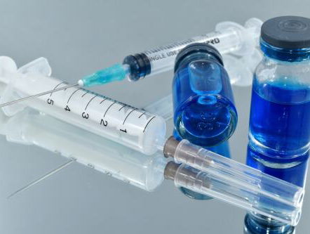 Het is onverantwoord om op vakantie te gaan zolang er geen vaccin beschikbaar is