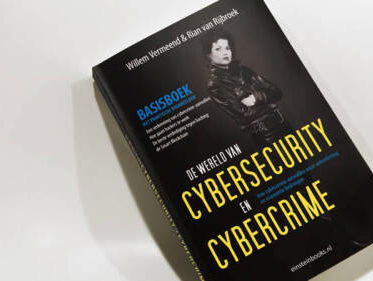 Oud-minister Willem Vermeend biedt excuses aan voor plagiaat