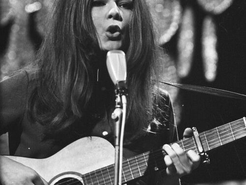 Cultuur: 50 jaar De troubadour - Lenny Kuhr