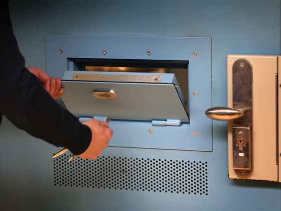 Stand.nl: De veiligheid van gevangenispersoneel moet meer prioriteit krijgen