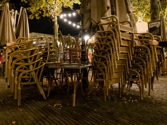Drukte in de horeca voordat de gedeeltelijke lockdown begon