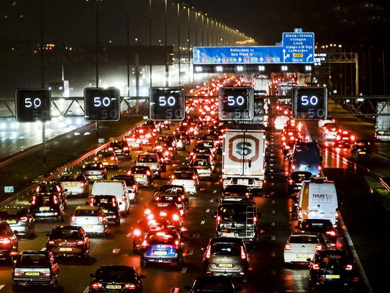 Stand.nl: Er moet een spitsheffing komen om files tegen te gaan