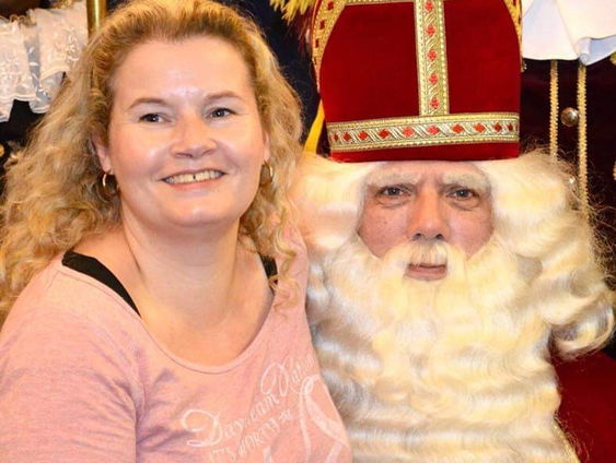 Hulpsinterklaas Linda helpt gezinnen met 1100 cadeautjes