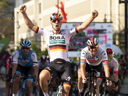 Pascal Ackermann wint zijn eerste sprint in Giro d'Italia