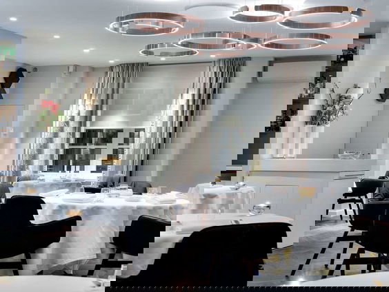 'Spicy chef' Soenil Bahadoer heeft twee Michelin-sterren