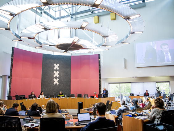 Gemeente Amsterdam start met trainingen om ambtenaren bewuster te maken van hun privileges