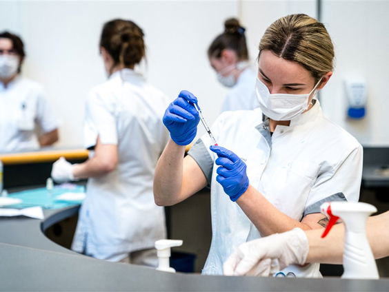 Danka Stuijver, Aad de Groot en Erik Buskens over de zorg