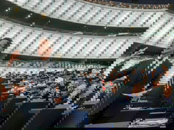 Frankrijk biedt Europees Parlement vaccins aan als ze naar Straatsburg komen