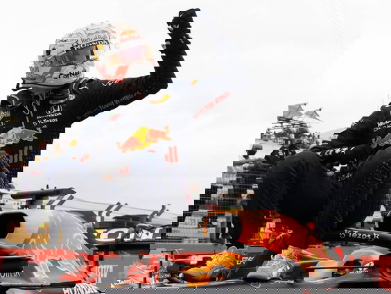 Verstappen wint GP van Frankrijk na zinderende tweestrijd met Lewis Hamilton