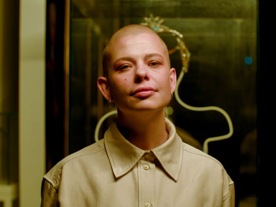 Kunststof - Sharon Kovacs, zangeres