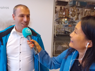 Shoppen met consumenten: Red Velvettaart en bloemen