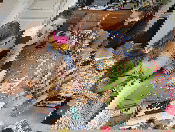 Coronacrisis vergroot ongelijkheid, vrouwen leveren meer werk in dan mannen