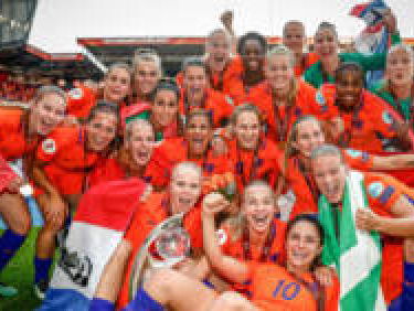 Stand.nl: dit is het moment om een serieuze eredivisie vrouwenvoetbal op te zetten