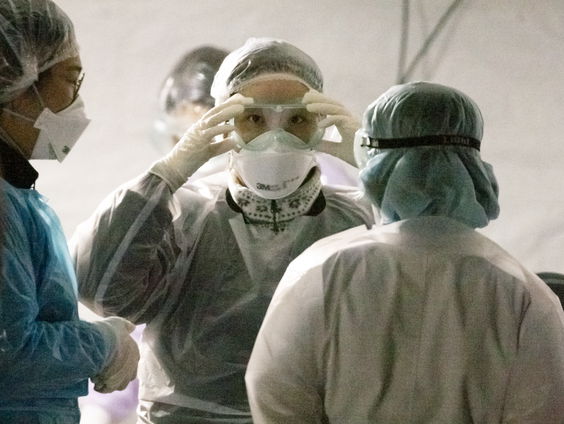 Moeten de zorgsalarissen omhoog?