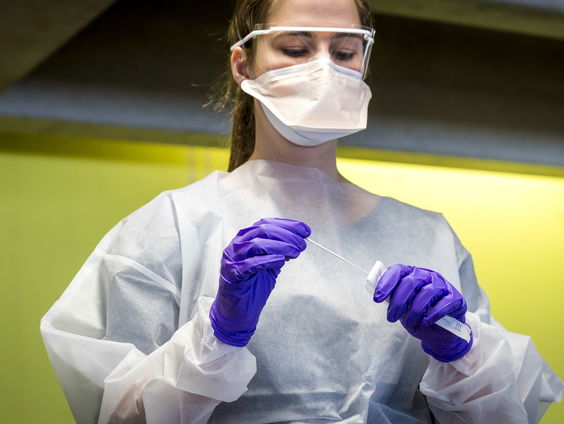 Hoe gaan de proeven met sneltesten op hogescholen en mbo's?