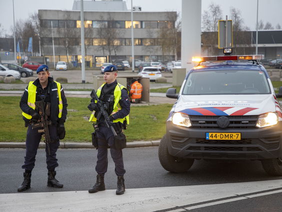 Verdachte situatie in vliegtuig op Schiphol, man gearresteerd