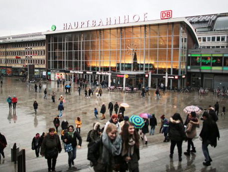 Geweld tegen vrouwen is een mannenprobleem, zegt de directeur van Emancipator