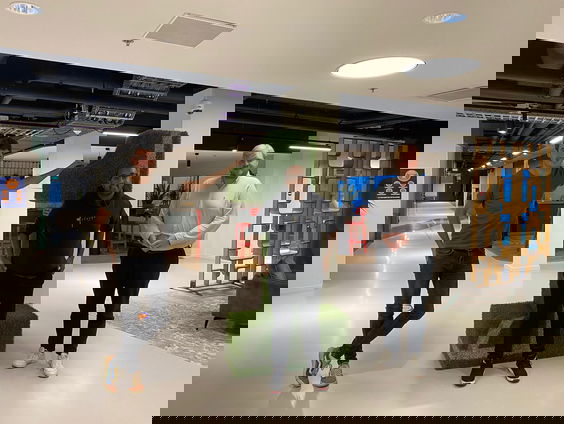 Dit is de Zaterdag: de coronapas, moderne slavernij en Rafael van der Vaart