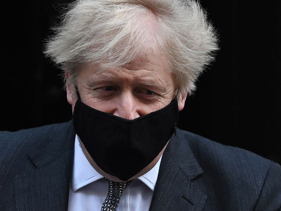 Engeland vaccineert volop en wij wachten nog: hoe kan dat?