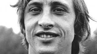 Moco Museum eert Johan Cruijff op 10e sterfdag met tentoonstelling: A Way O ...